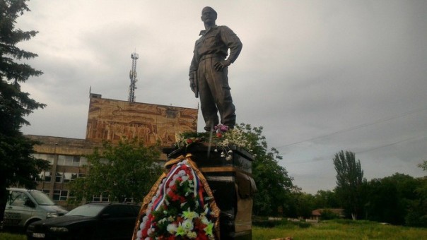 Как устанавливали памятник Мозговому. Фильм Глеба Корнилова