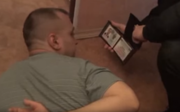 В сети появилось видео задержания Артема Чеботарева ратовавшего за разделение России