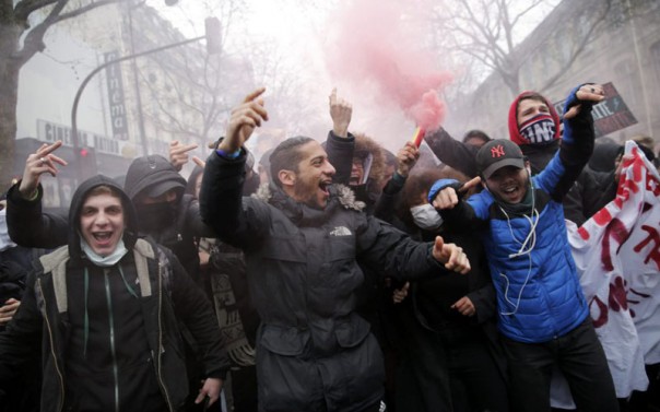 Олланд решил продавить законопроект, вызвавший массовые протесты во Франции