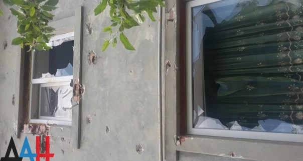 Куйбышевский район г. Донецк. Последствия обстрела укрофашистами (28-05-2016) Куйбышевский район г. Донецк. Последствия обстрела укрофашистами (28-05-2016)