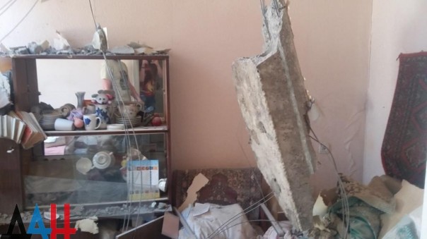 Куйбышевский район г. Донецк. Последствия обстрела укрофашистами (28-05-2016) Куйбышевский район г. Донецк. Последствия обстрела укрофашистами (28-05-2016)