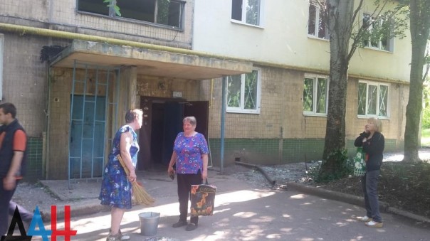 Куйбышевский район г. Донецк. Последствия обстрела укрофашистами (28-05-2016) Куйбышевский район г. Донецк. Последствия обстрела укрофашистами (28-05-2016)