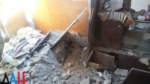 Куйбышевский район г. Донецк. Последствия обстрела укрофашистами (28-05-2016) Куйбышевский район г. Донецк. Последствия обстрела укрофашистами (28-05-2016)