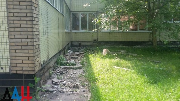 Куйбышевский район г. Донецк. Последствия обстрела укрофашистами (28-05-2016) Куйбышевский район г. Донецк. Последствия обстрела укрофашистами (28-05-2016)