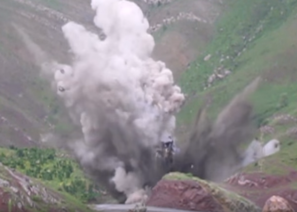 Уничтожение турецкой колонны бойцами армии "Рабочая партия Курдистана" | Подборка видео с Ближневосточного фронта