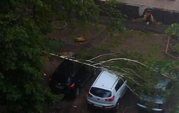 По Харькову пронесся ураган и мощный ливень 