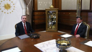 СМИ: премьера Турции могут сместить с поста главы правящей партии