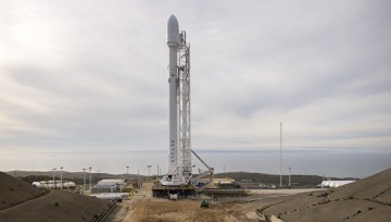 С космодрома во Флориде стартовала ракета Falcon 9 со спутником