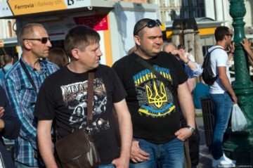 Журавко о выходке евроукров в Венеции: Возвращайтесь на деревья, вас не то что в Европу, вас в люди пускать нельзя!