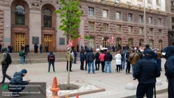 Украинцы просят Порошенко лишить Киев звания столицы