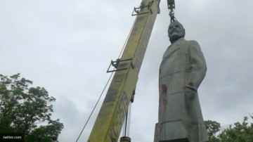 Немецкий клей спас памятник Ленину в Одессе от сноса