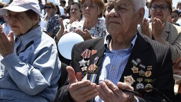 Крымские татары зажгли в Симферополе свечи в память жертв депортации