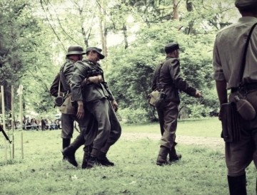 Мифотворчество на марше: в Ивано-Франковске реконструировали мифический бой  УПА против фашистов