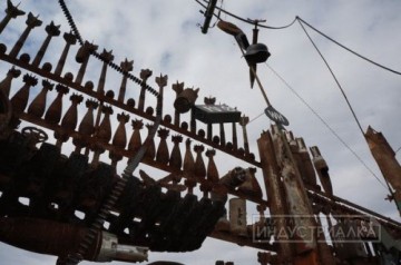 В Запорожской области на сооружение забора пошли и лимонки, и корпус авиабомбы