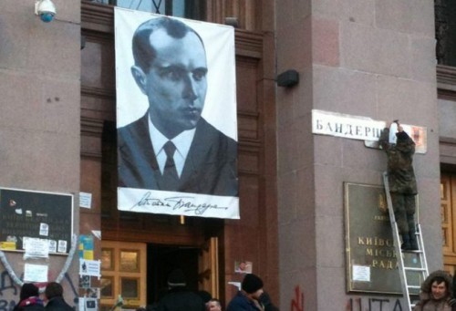 У укроподонков праздник: в Киеве теперь будет проспект Бандеры . “За” – 80 депутатов Киеврады