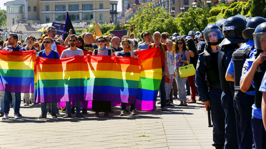 Геи или радикалы: чью сторону выберет Киев? Геи или радикалы: чью сторону выберет Киев?