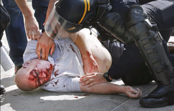 #МарсельНАШ. 250 российских фанатов разогнали целую площадь поющих англичан