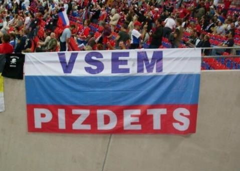 #МарсельНАШ. 250 российских фанатов разогнали целую площадь поющих англичан