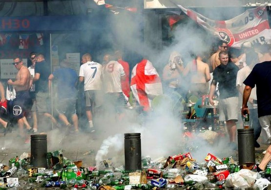 Три дня пьяные в дым англичане разносили Марсель… Очевидцы: «Русские в Марселе сделали всю работу за полицейских!» Три дня пьяные в дым англичане разносили Марсель… Очевидцы: «Русские в Марселе сделали всю работу за полицейских!»