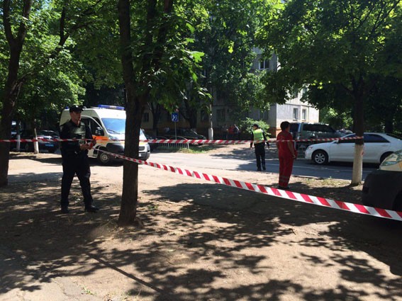 Шкиряк: Стрелок из Мариуполя - бывший моряк, он надел форму и спустился по лестнице, приставленной к окну