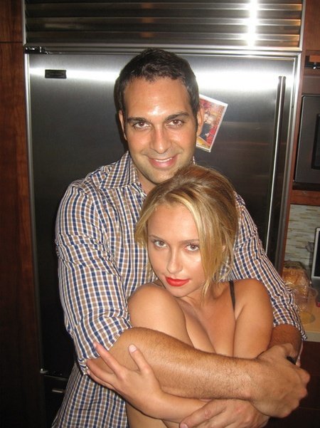 В сеть попали интимные фото жены Кличко (18+) В сеть попали интимные фото жены Кличко (18+)