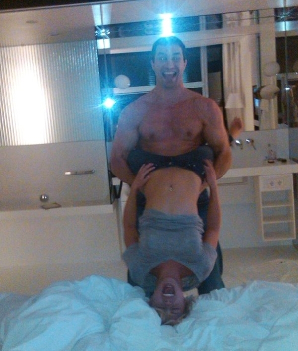 В сеть попали интимные фото жены Кличко (18+) В сеть попали интимные фото жены Кличко (18+)