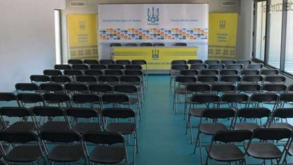 Сборная Украины отправила на пресс-конференцию доктора вместо тренера Сборная Украины отправила на пресс-конференцию доктора вместо тренера