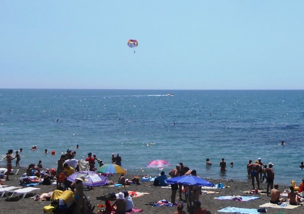 Киностудия "МосТфильм" и сотни сотрудников ФСБ проводят спецоперацию "Прекрасный отдых и жизнь в Крыму" 