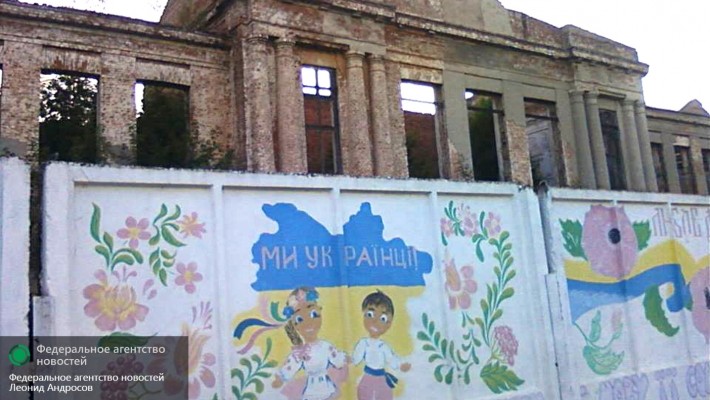 Дом без хозяина: обнищавшие украинцы массово бегут за рубеж