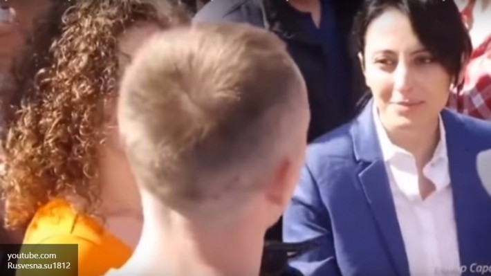 Охрана главы Нацполиции скрутила украинца за «неудобный» вопрос Охрана главы Нацполиции скрутила украинца за «неудобный» вопрос