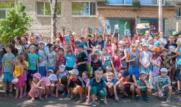 Право на детство. Поздравление с Днём ребёнка детей Луганской Народной Республики