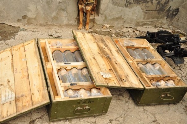 Сотрудники МВД изъяли из тайника в Перевальске более 4,5 тыс. ед. оружия и боеприпасов (ФОТО, ВИДЕО) Сотрудники МВД изъяли из тайника в Перевальске более 4,5 тыс. ед. оружия и боеприпасов (ФОТО, ВИДЕО)