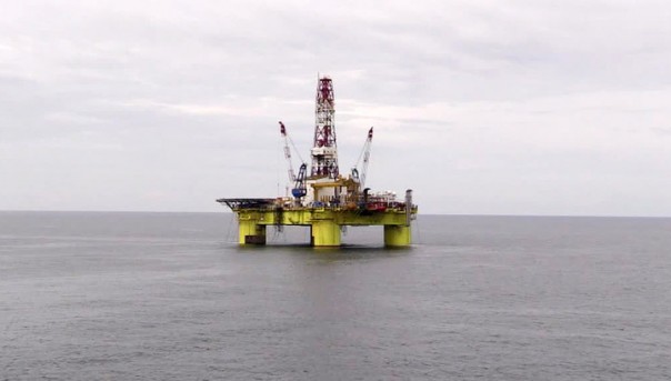 Российские и норвежские буровики начали разработку нефтяного месторождения в Охотском море