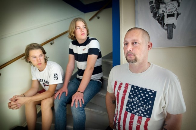 Семью выбрасывают из дома, потому что беженцам нужно жилье Семью выбрасывают из дома, потому что беженцам нужно жилье