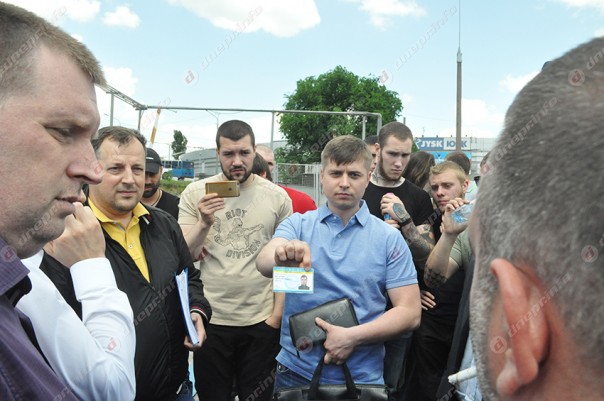 Азов устроил бойню в центре Днепропетровска (ФОТО, ВИДЕО) Азов устроил бойню в центре Днепропетровска (ФОТО, ВИДЕО)