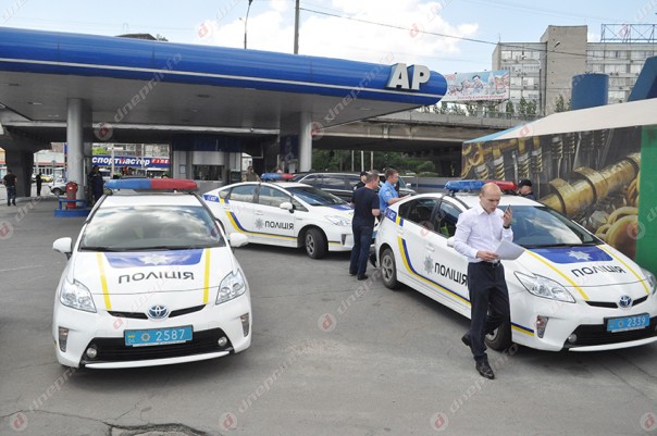 Азов устроил бойню в центре Днепропетровска (ФОТО, ВИДЕО) Азов устроил бойню в центре Днепропетровска (ФОТО, ВИДЕО)
