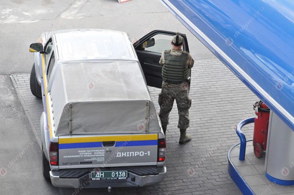 Азов устроил бойню в центре Днепропетровска (ФОТО, ВИДЕО) Азов устроил бойню в центре Днепропетровска (ФОТО, ВИДЕО)