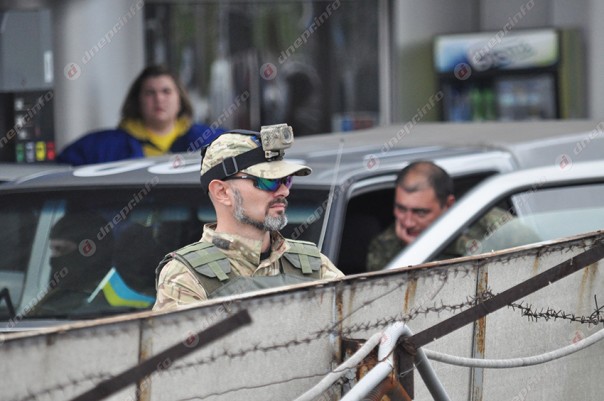 Азов устроил бойню в центре Днепропетровска (ФОТО, ВИДЕО) Азов устроил бойню в центре Днепропетровска (ФОТО, ВИДЕО)