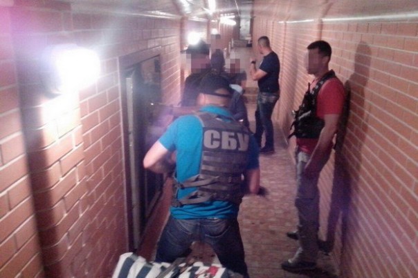 Под домом задержанного за взятку украинского чиновника нашли сеть тоннелей с сокровищами Под домом задержанного за взятку украинского чиновника нашли сеть тоннелей с сокровищами