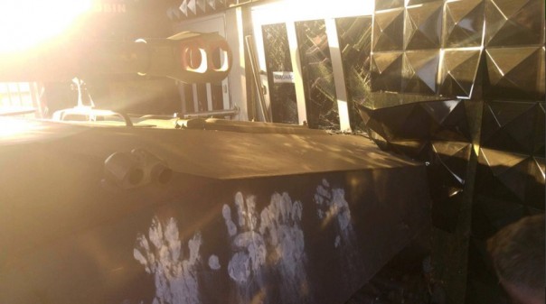 В Польше САУ "Гвоздика" въехала в дискотеку В Польше САУ "Гвоздика" въехала в дискотеку