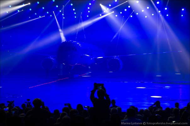 В Иркутске презентовали новейший пассажирский самолет МС-21 В Иркутске презентовали новейший пассажирский самолет МС-21