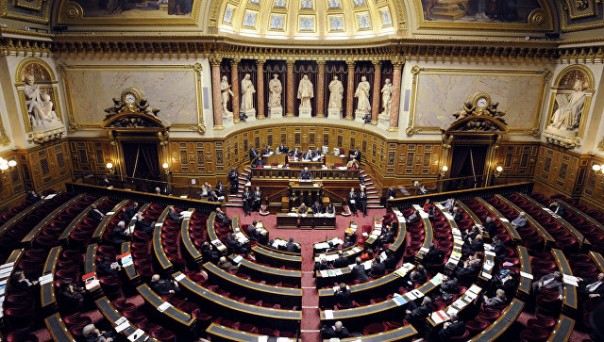 Сенат Франции принял резолюцию о постепенном смягчении антироссийских санкций