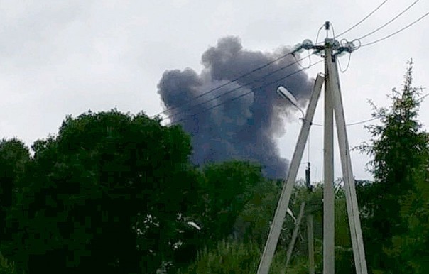 В Подмосковье разбился истребитель Су-27 "Русских Витязей" В Подмосковье разбился истребитель Су-27 "Русских Витязей"