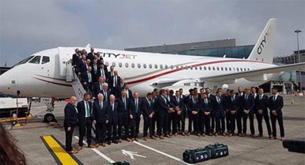 Cамолет Sukhoi Superjet 100 доставил ирландскую сборную на Евро-2016 Cамолет Sukhoi Superjet 100 доставил ирландскую сборную на Евро-2016
