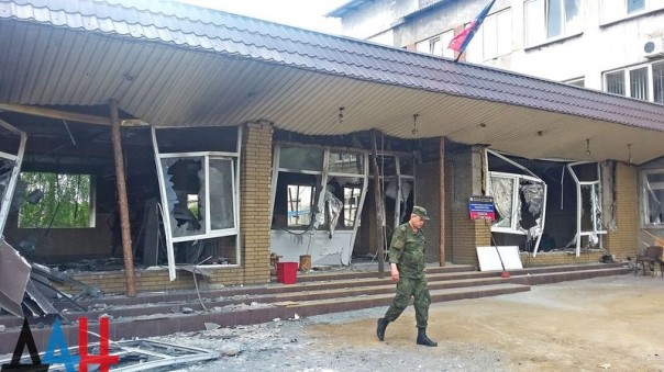 Сводка от МО ДНР 10 июня 2016 года. Укрофашисты более 3,5 тысячи раз обстреляли ДНР, повреждено 77 домостроений, погибли пять человек, 21 ранены Сводка от МО ДНР 10 июня 2016 года. Укрофашисты более 3,5 тысячи раз обстреляли ДНР, повреждено 77 домостроений, погибли пять человек, 21 ранены