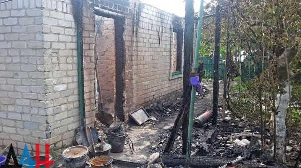 Сводка от МО ДНР 10 июня 2016 года. Укрофашисты более 3,5 тысячи раз обстреляли ДНР, повреждено 77 домостроений, погибли пять человек, 21 ранены Сводка от МО ДНР 10 июня 2016 года. Укрофашисты более 3,5 тысячи раз обстреляли ДНР, повреждено 77 домостроений, погибли пять человек, 21 ранены