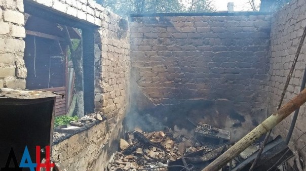 Сводка от МО ДНР 10 июня 2016 года. Укрофашисты более 3,5 тысячи раз обстреляли ДНР, повреждено 77 домостроений, погибли пять человек, 21 ранены Сводка от МО ДНР 10 июня 2016 года. Укрофашисты более 3,5 тысячи раз обстреляли ДНР, повреждено 77 домостроений, погибли пять человек, 21 ранены