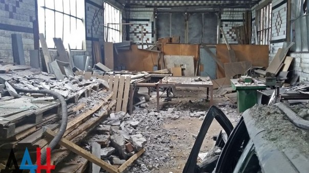 Сводка от МО ДНР 10 июня 2016 года. Укрофашисты более 3,5 тысячи раз обстреляли ДНР, повреждено 77 домостроений, погибли пять человек, 21 ранены Сводка от МО ДНР 10 июня 2016 года. Укрофашисты более 3,5 тысячи раз обстреляли ДНР, повреждено 77 домостроений, погибли пять человек, 21 ранены