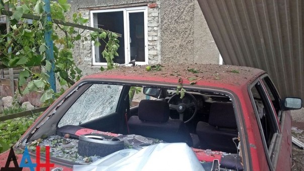 Сводка от МО ДНР 10 июня 2016 года. Укрофашисты более 3,5 тысячи раз обстреляли ДНР, повреждено 77 домостроений, погибли пять человек, 21 ранены Сводка от МО ДНР 10 июня 2016 года. Укрофашисты более 3,5 тысячи раз обстреляли ДНР, повреждено 77 домостроений, погибли пять человек, 21 ранены