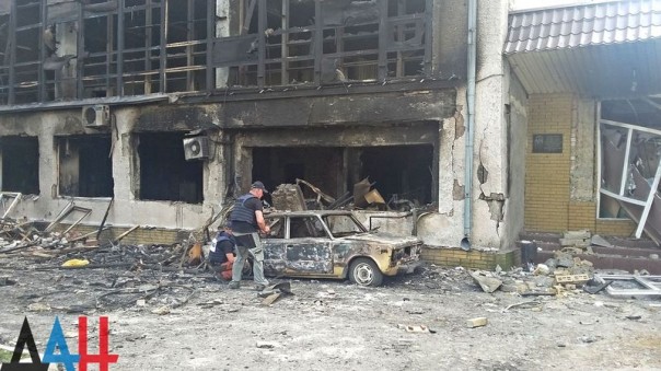 Сводка от МО ДНР 10 июня 2016 года. Укрофашисты более 3,5 тысячи раз обстреляли ДНР, повреждено 77 домостроений, погибли пять человек, 21 ранены Сводка от МО ДНР 10 июня 2016 года. Укрофашисты более 3,5 тысячи раз обстреляли ДНР, повреждено 77 домостроений, погибли пять человек, 21 ранены